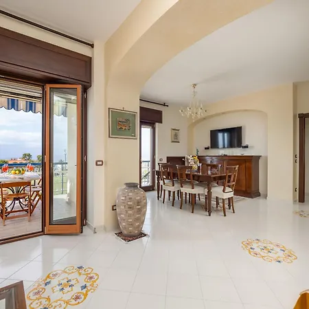 Апартаменти Residenza Le Sirene Center Сорренто